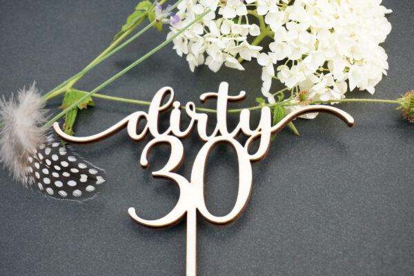 Caketopper "Dirty 30" mit Deko